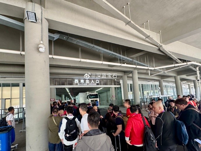 盛況空前！記者曬照：距離中澳之戰(zhàn)還有三小時，現(xiàn)場記者已超百名
