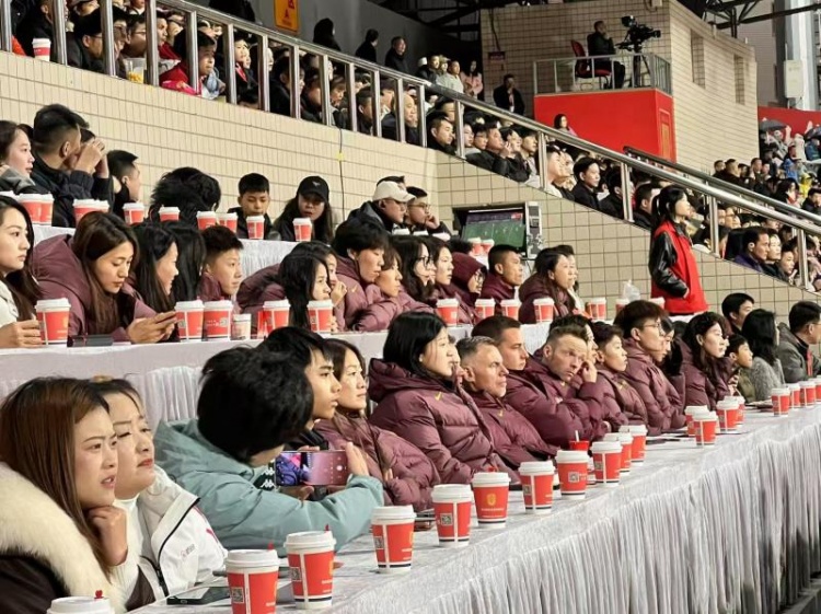 北青體育：中國女足現(xiàn)身中甲賽場，觀看重慶銅梁龍vs遼寧鐵人