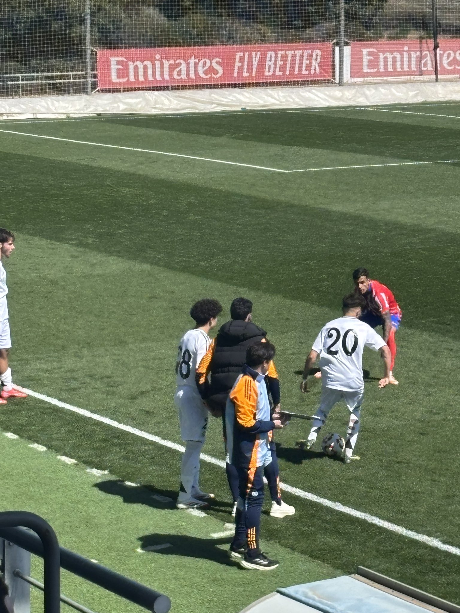 天賦滿滿！馬塞洛15歲兒子恩佐皇馬U19首秀，登場5分鐘腳后跟助攻