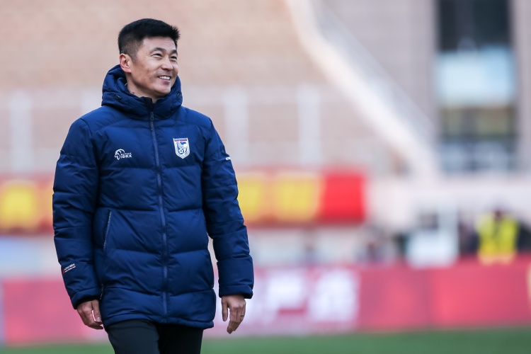足球報(bào)：大連英博低調(diào)備戰(zhàn)，簽約贊助商為大連足球注入新活力