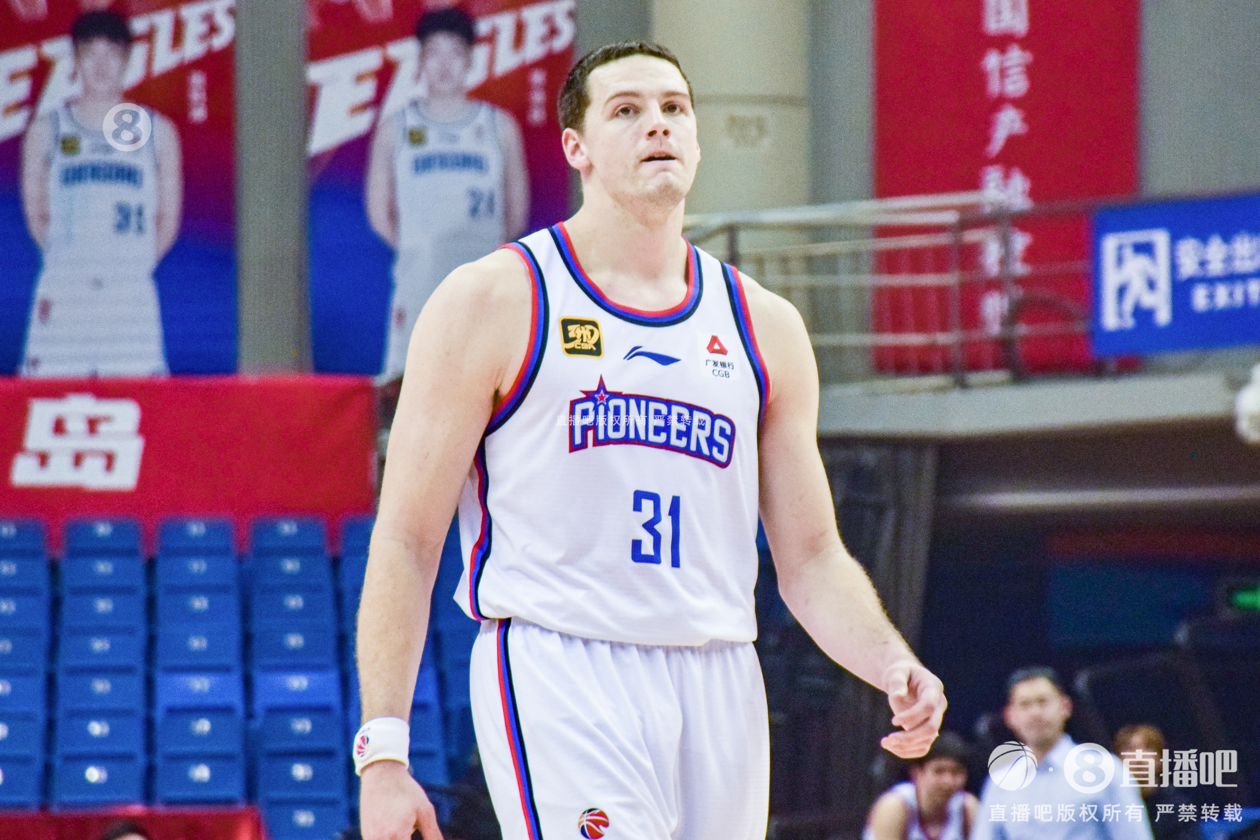 狀態(tài)不對勁！大衛(wèi)-詹姆斯10中3僅拿7分8板4助 4失誤