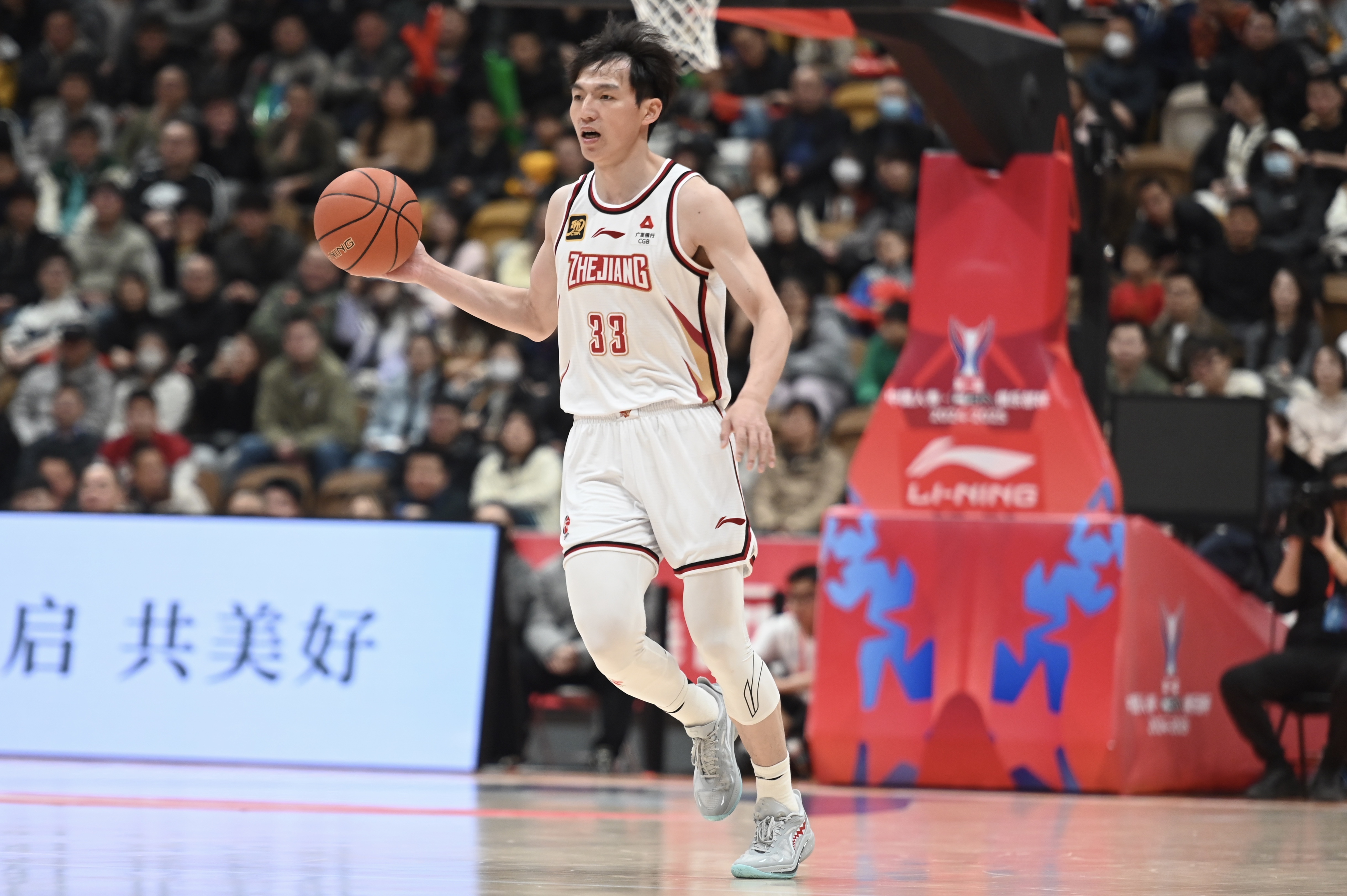 雙槍表現(xiàn)不錯(cuò)！吳前和陸文博均9中5&三分合計(jì)15中7合砍30分