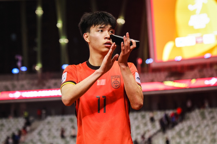 期待首秀！18歲王鈺棟入選中澳戰(zhàn)名單&穿11號，首進(jìn)國足正賽名單